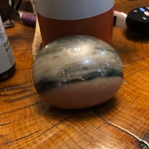 BANDED ONYX PALM STONE